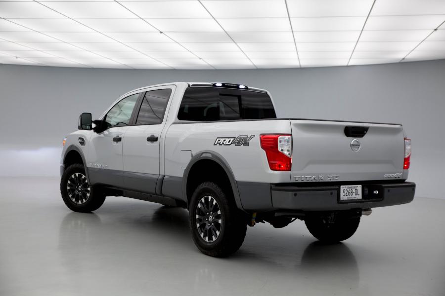  Nissan Titan XD PRO-4X Crew Cab 2015 года  (фото 3 из 39)